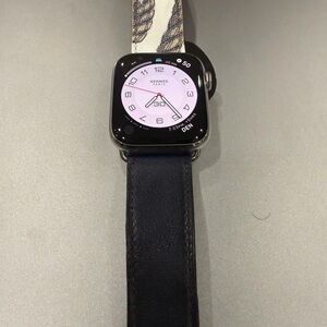 Hermès Apple Watch with Black and White Band